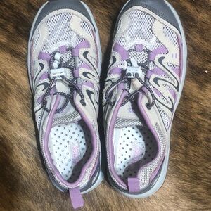 Bass vented woman’s shoes in 7 M